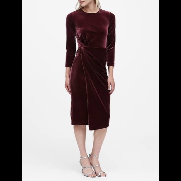 Banana Republic Dresses & Skirts - Banana Republic burgundy velvet long sleeve dress